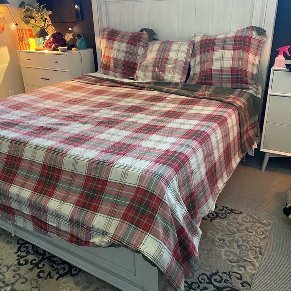 SOLD Pottery Barn Cambridge Set (King/ Cal King) - Picture 5 of 6